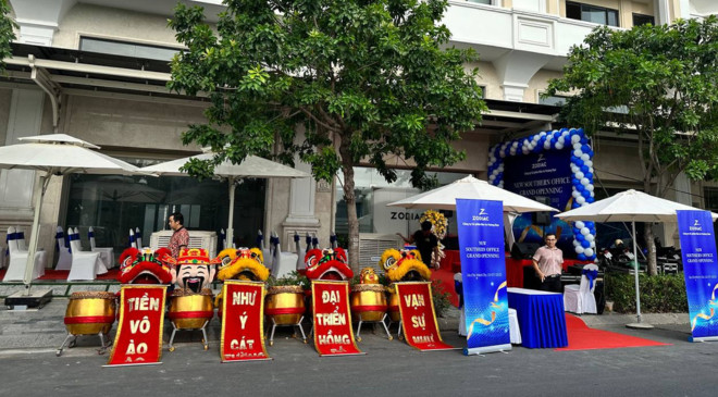 khong-khi-zodiac-khai-truong
