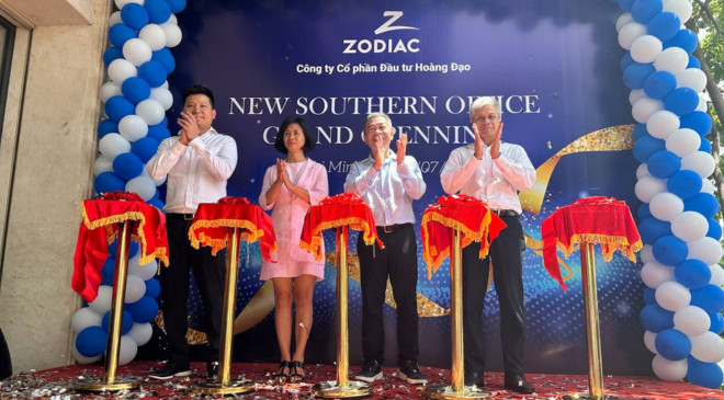 ban-lanh-dao-Zodiac-cat-bang-khai-truong
